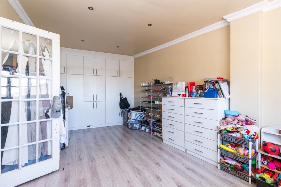 8 Bedroom Property for Sale in Walmer Estate Western Cape